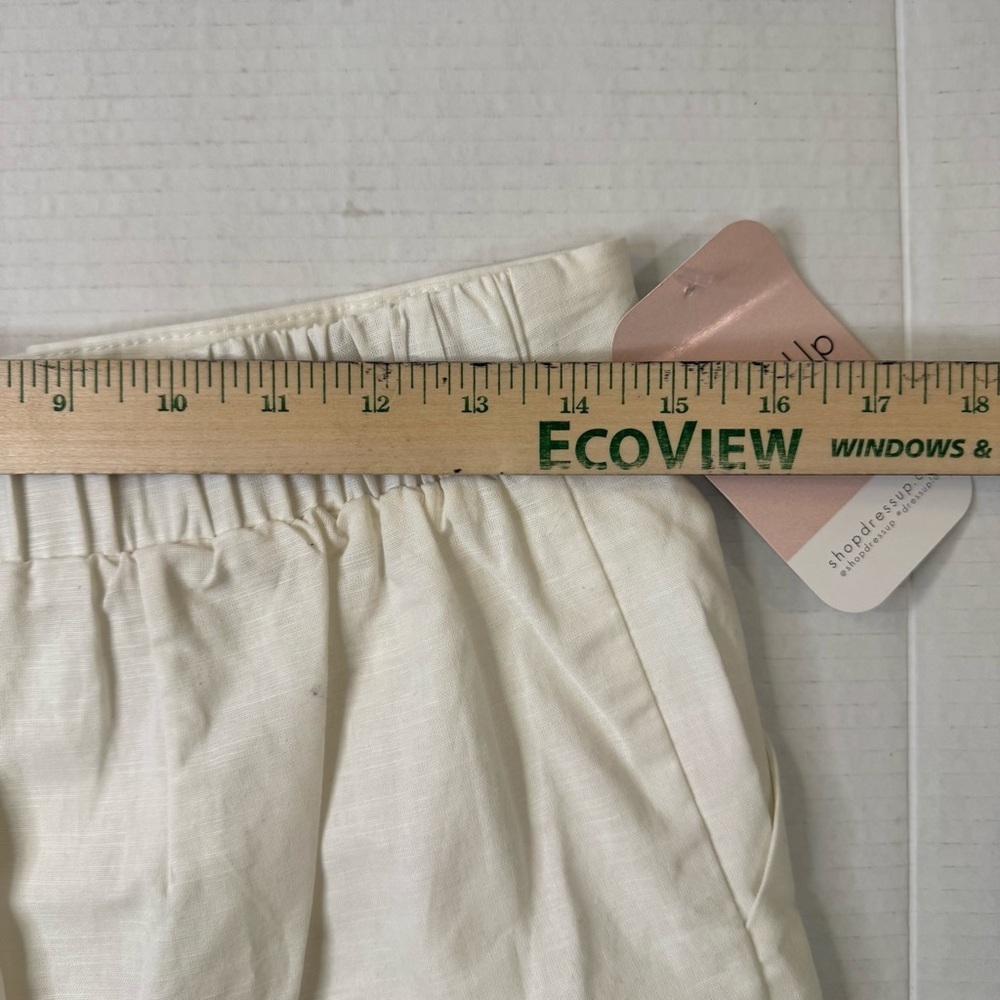 Crescent Beautiful Forty-Five Percent Linen White Shorts - Picture 3 of 4